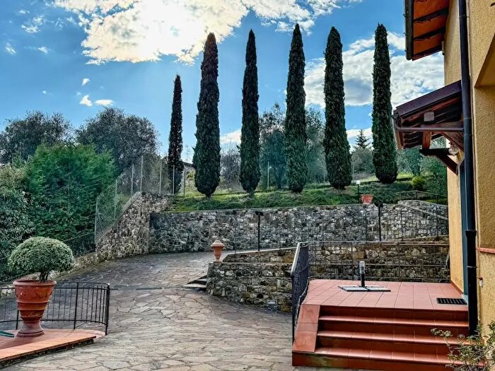 Casa con 14 locali in vendita in Fiesole