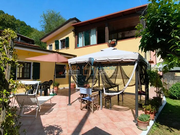 Casa quadrilocale in vendita in Via Fantiscritti, Carrara