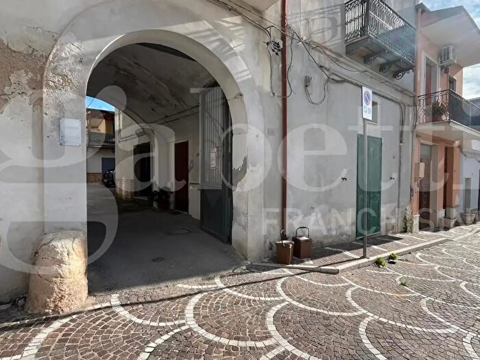 Casa con 6 locali in vendita in Piazza Umberto I, Calvi Risorta