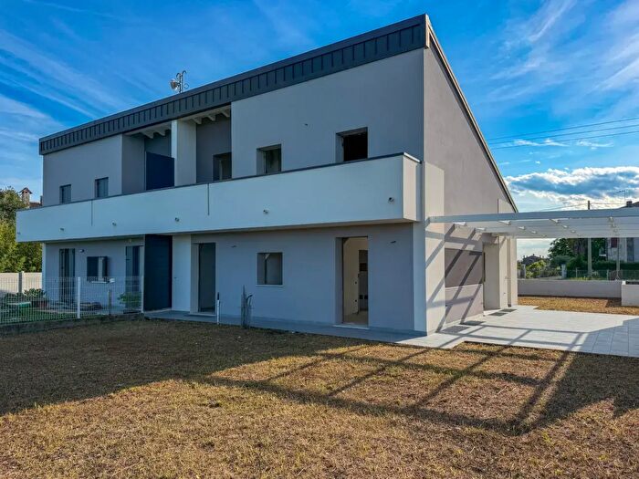 Casa trilocale in vendita in Via Cornere, Altivole