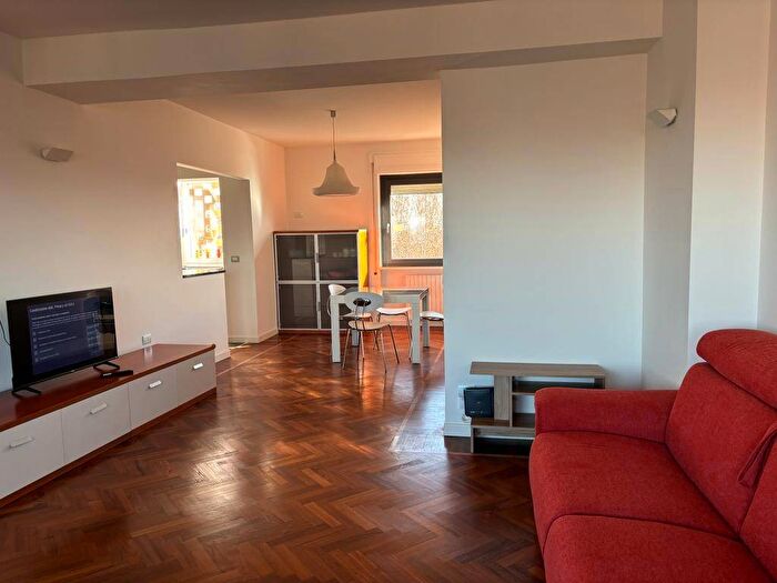 Appartamento quadrilocale in affitto in Via Bertinoro, QT, Milano