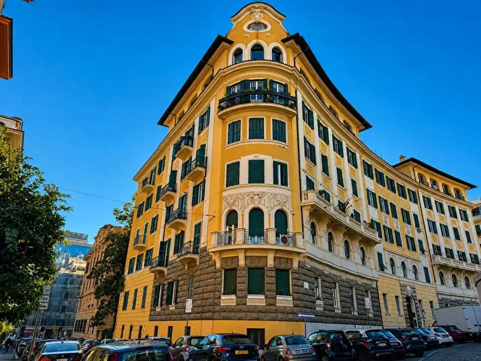 Appartamento con 5 locali in vendita in Via Savoia, Roma