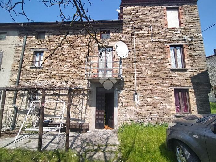 Casa trilocale in vendita in Località Pessola Ronchi, Varsi