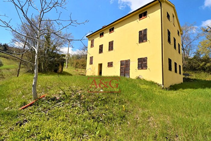Casa con 9 locali in vendita in Montefalcone, Montefalcone Appennino