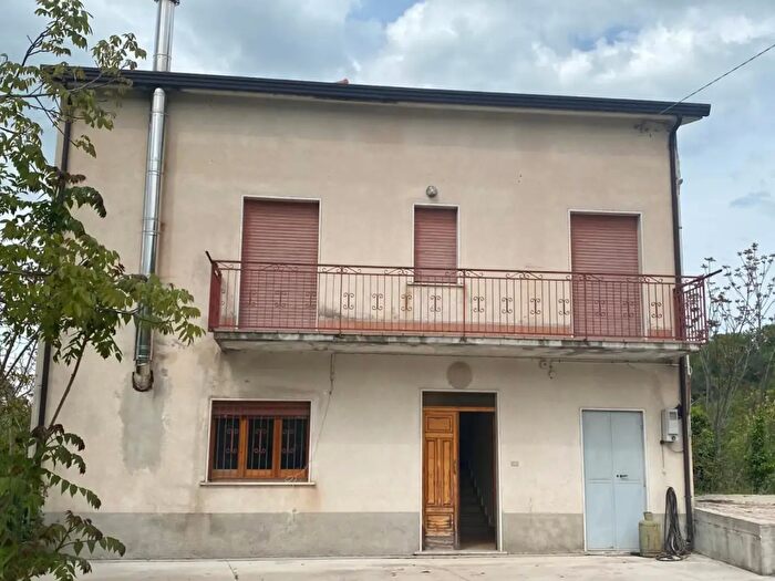 Appartamento quadrilocale in vendita in Contrada Fontana Marena Snc, Castelfranci