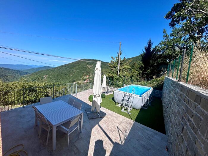 Casa con 6 locali in vendita in Fivizzano