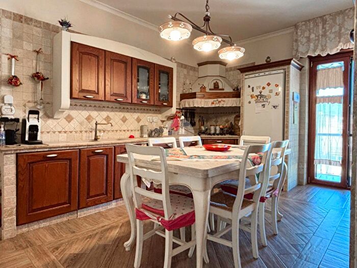 Appartamento con 5 locali in vendita in Via Pulsano, Manfredonia