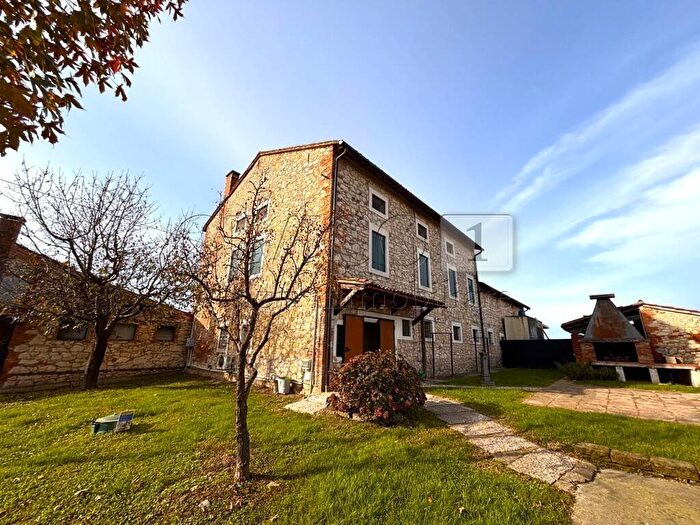 Casa con 6 locali in affitto in Via Ghizzole, Montegalda