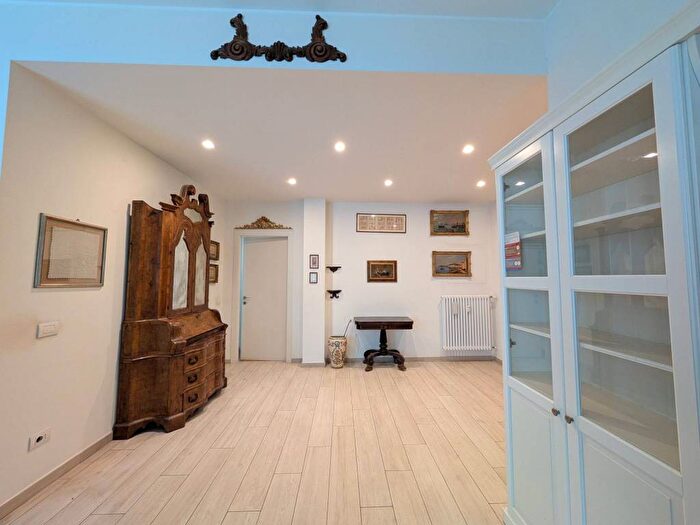 Appartamento bilocale in affitto in Viale Regina Giovanna, Morgagni, Milano