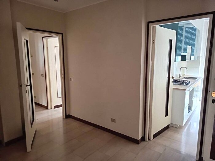 Appartamento trilocale in affitto in Via Carducci, San Vittore, Milano