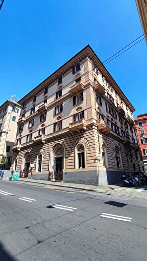 Appartamento quadrilocale in affitto in Via Curtatone, Genova