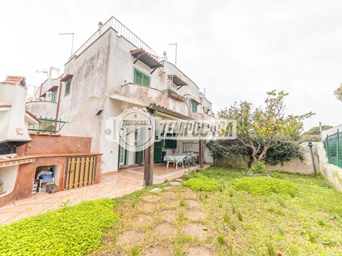 Casa trilocale in vendita in Via Tarquinio Prisco, Cerveteri