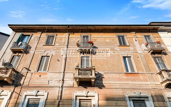 Appartamento trilocale in vendita in Via Ortica, Milano