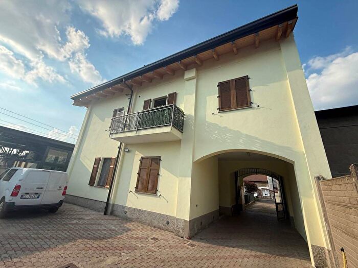 Appartamento bilocale in affitto in Via Vittorio Veneto, Rovello Porro