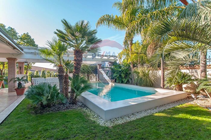 Casa con 16 locali in affitto in Via Luigi Cherubini, Roma