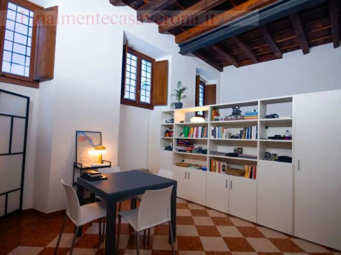 Appartamento monolocale in affitto in Vicolo Chiodo, Verona