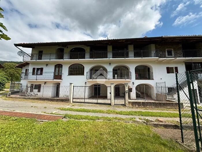 Casa con 5 locali in vendita in Via Longora, Issiglio