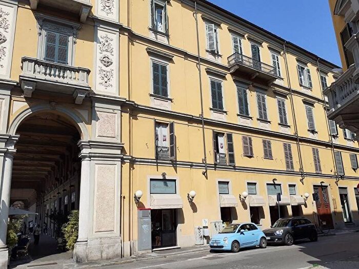 Appartamento trilocale in affitto in Piazza Giuseppe Garibaldi, Piazza Garibaldi, Alessandria