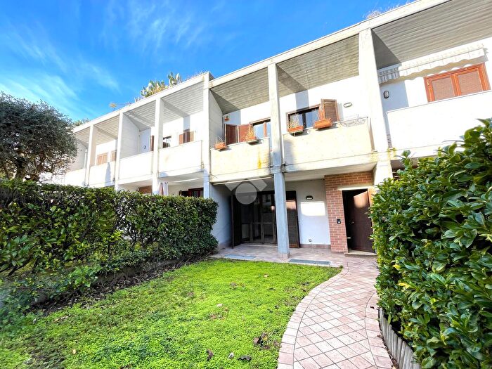 Casa con 5 locali in vendita in Via Albinoni, Desenzano Del Garda