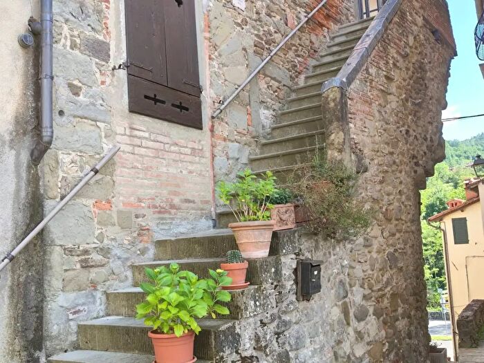 Appartamento con 5 locali in vendita in Via Borgovecchio, Pratovecchio Stia