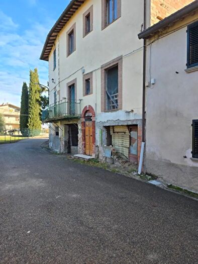 Casa con 5 locali in vendita in Via Lucio Velio Deruta, Deruta