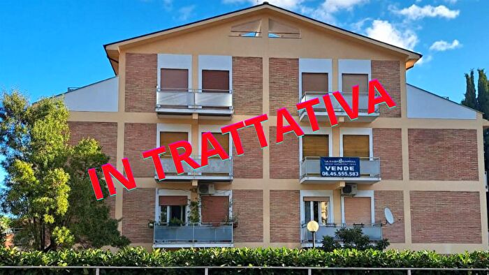 Appartamento con 6 locali in vendita in Via Cassia, Roma