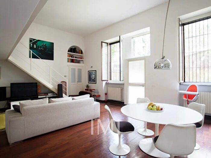 Appartamento trilocale in vendita in Via Conchetta, Milano