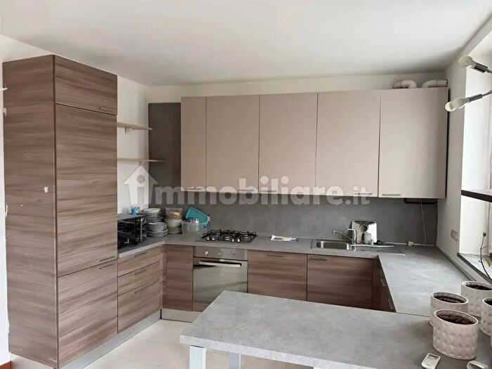 Appartamento trilocale in vendita in Via Madonna, Trezzano Rosa