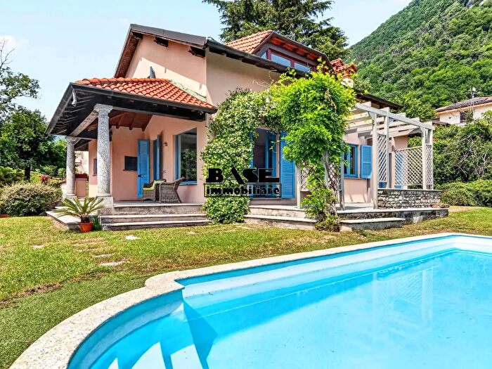 Casa con 7 locali in vendita in Via Capiria, Caslino D'Erba
