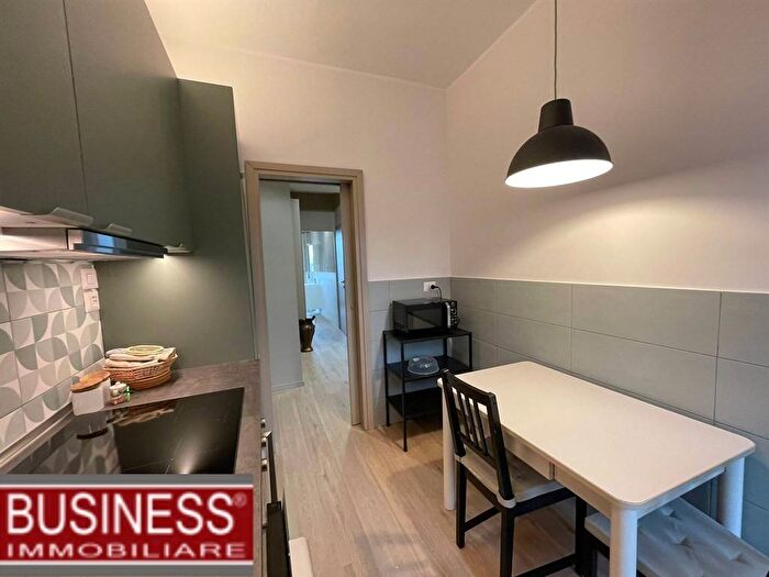 Appartamento trilocale in affitto in Alzaia Naviglio Pavese, Navigli Darsena, Milano