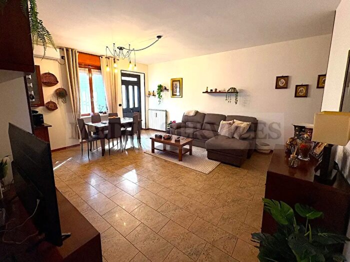 Appartamento trilocale in vendita in Via Roma N°, Dorno