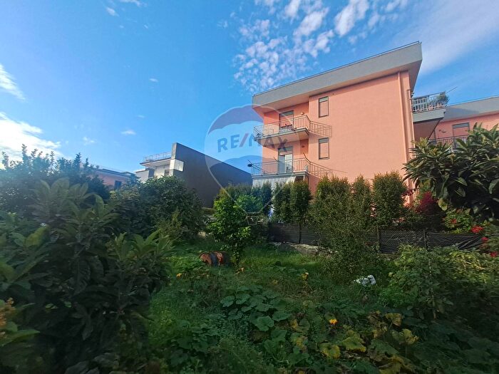 Appartamento con 6 locali in vendita in Via Libertà f, Riposto