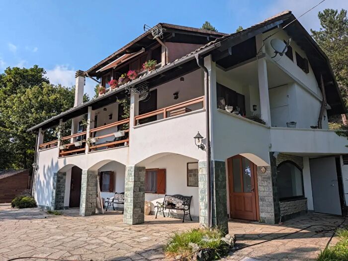 Casa con 5 locali in vendita in Ceranesi