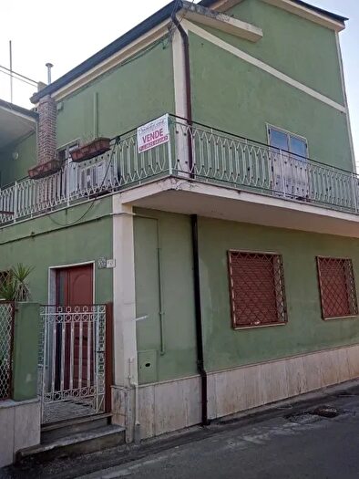 Casa con 9 locali in vendita in Via Santa Lucia, Riardo