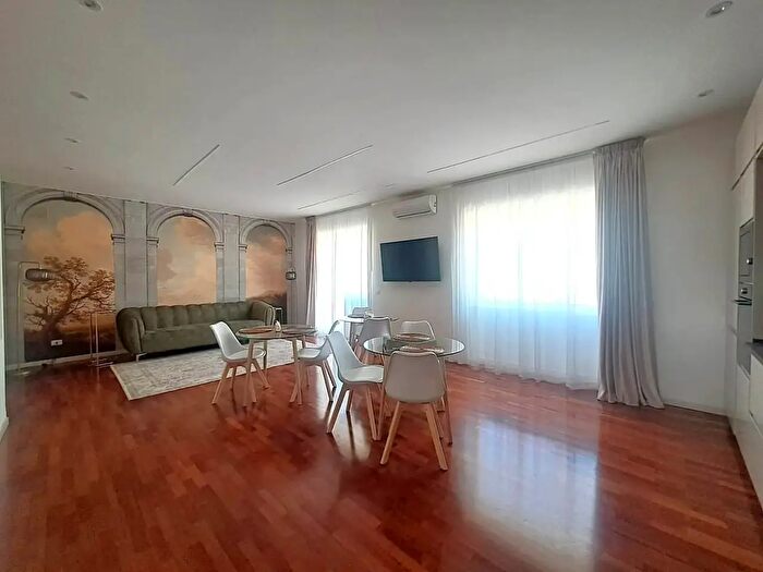 Appartamento con 8 locali in vendita in Via Orto del Re, Catania