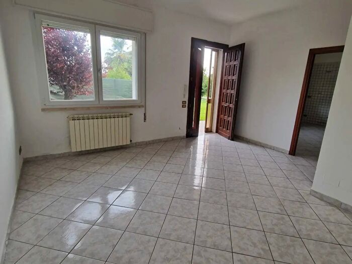 Appartamento con 5 locali in affitto in Rovigo