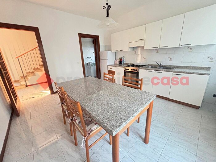 Appartamento trilocale in vendita in Via Novembre, Vidigulfo