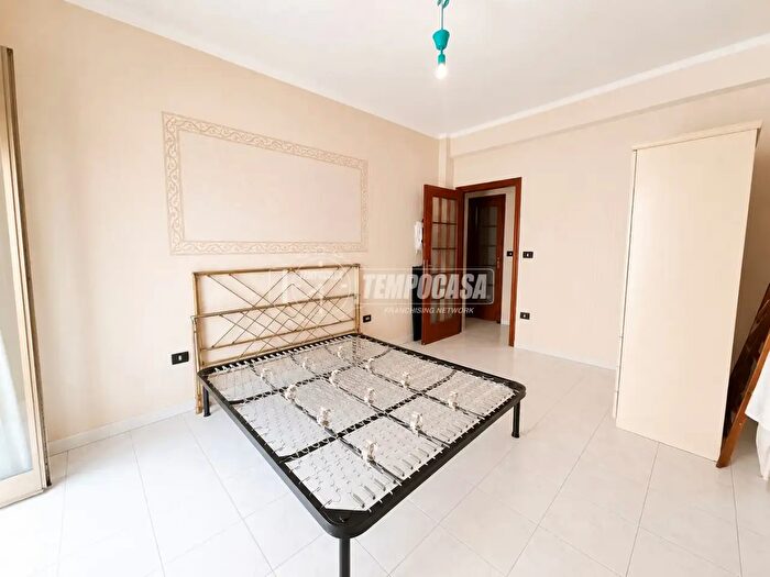 Appartamento trilocale in vendita in Via Raffaele Ruggiero, Napoli