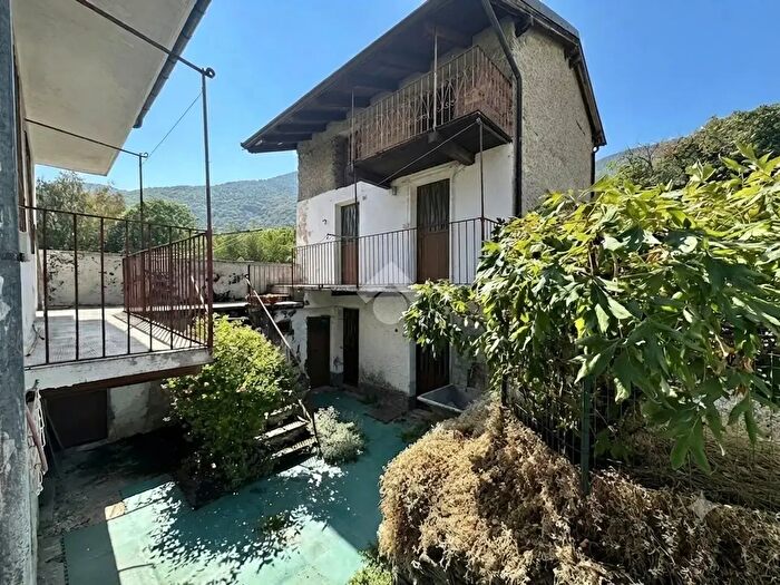 Appartamento con 6 locali in vendita in Via Gillo, Mattie