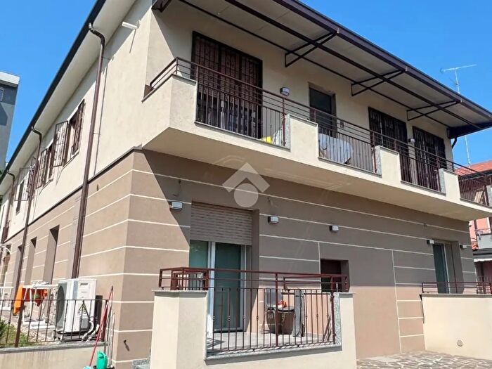 Appartamento trilocale in vendita in Via Bollate, Novate Milanese