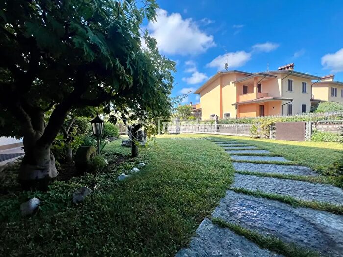 Casa con 6 locali in vendita in Travagliato