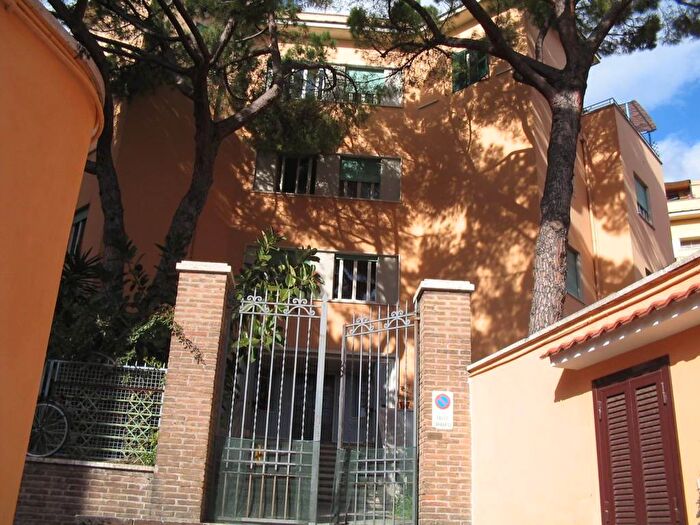 Appartamento quadrilocale in affitto in Via Girolamo Dandini, San Saba Caracalla, Roma