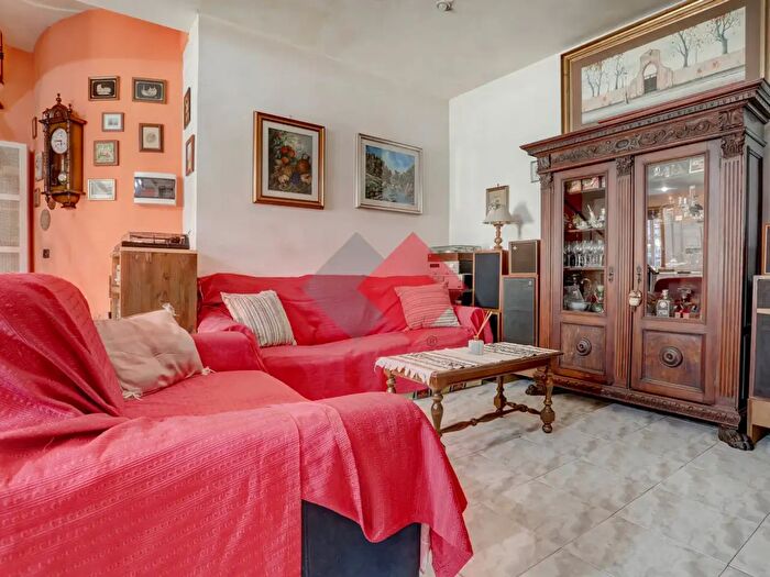 Appartamento trilocale in vendita in Via Santa Giovanna Elisabetta, Roma