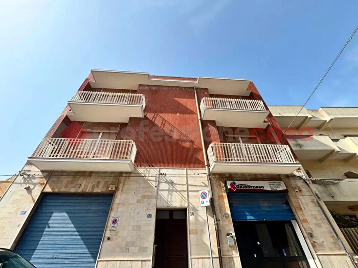 Appartamento con 5 locali in vendita in Via Giardini Convento, Pulsano