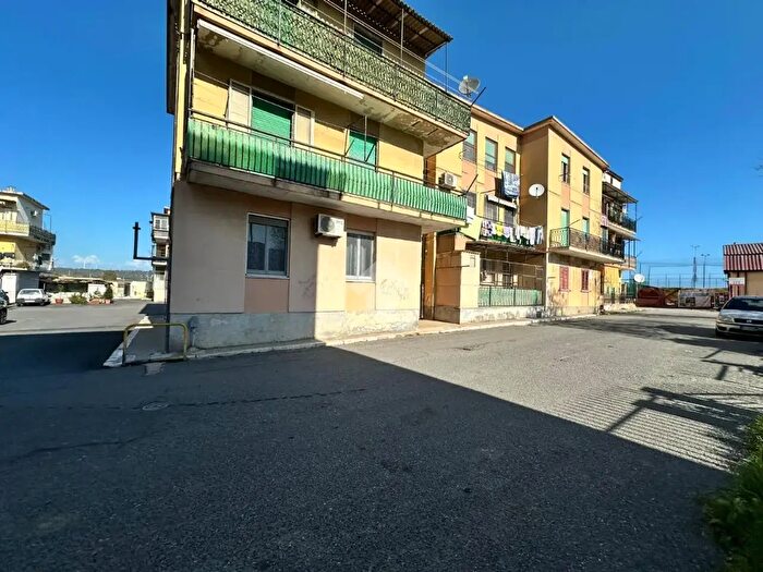 Appartamento trilocale in vendita in Via Angelina Mauro, Crotone