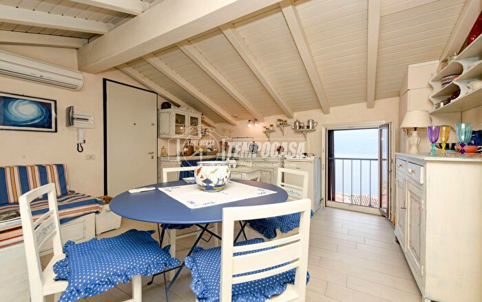 Appartamento bilocale in vendita in Via Zuino, Gargnano