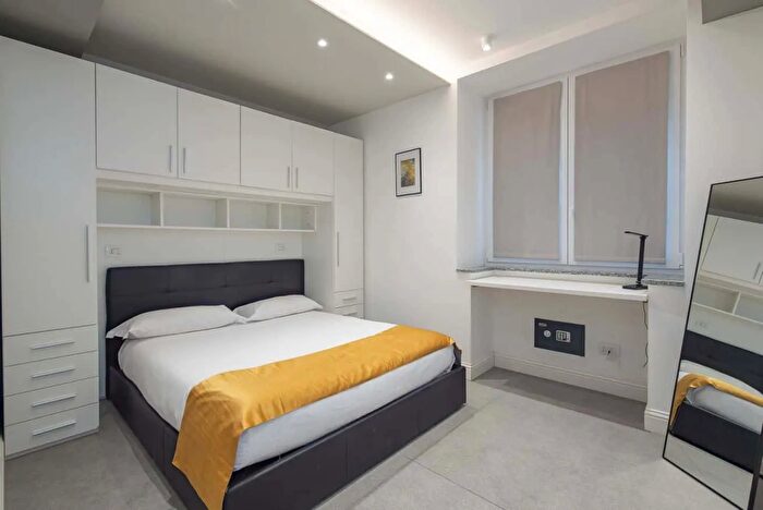 Appartamento monolocale in affitto in Via della Moscova, Milano