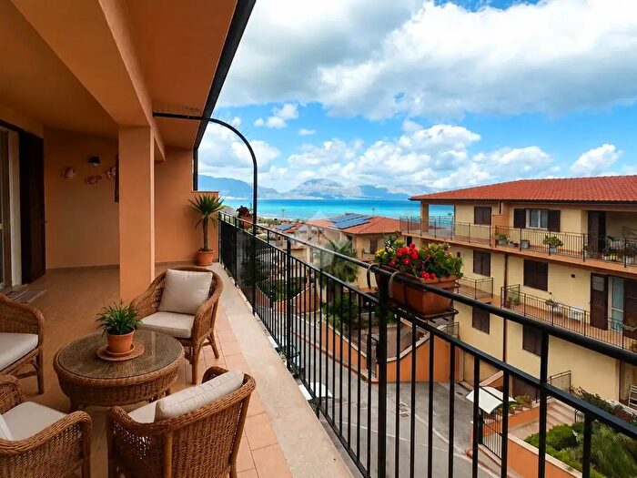 Casa con 8 locali in vendita in Via Vincenzo Florio, Balestrate