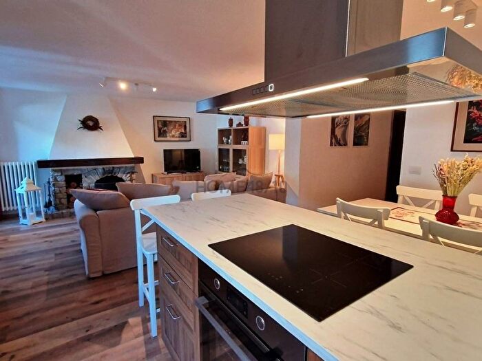 Appartamento trilocale in affitto in Strada Dolonne Courmayeur, Centro, Courmayeur