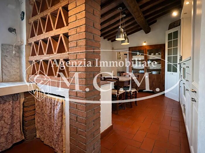 Casa con 5 locali in vendita in Pontedera